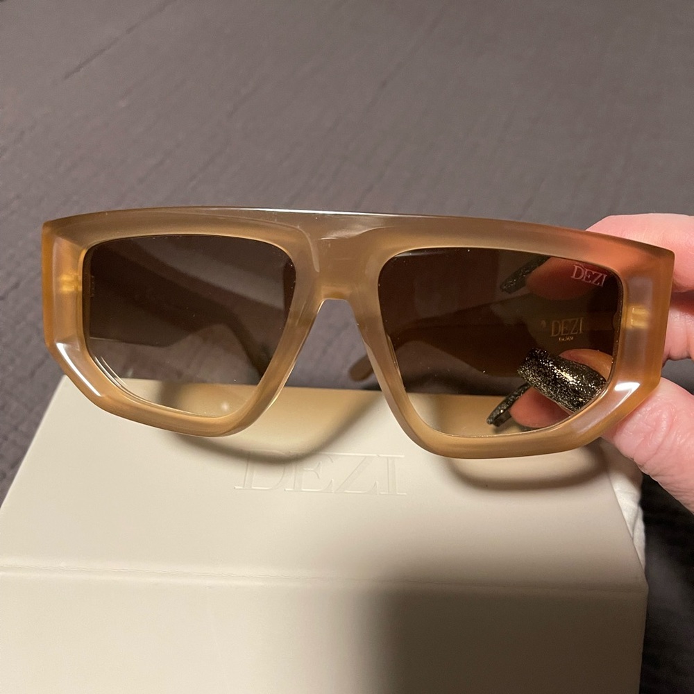 DEZI - SUNGLASSES - Backtrack Style